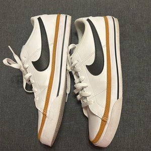 Women Sz 10 Nike Court Legacy Shoes